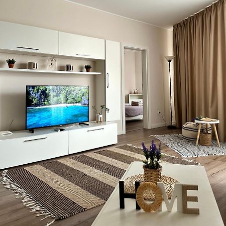 Moonlight Charming Shelter - 3Br 180º Balcony View Apartment Oradea Luaran gambar